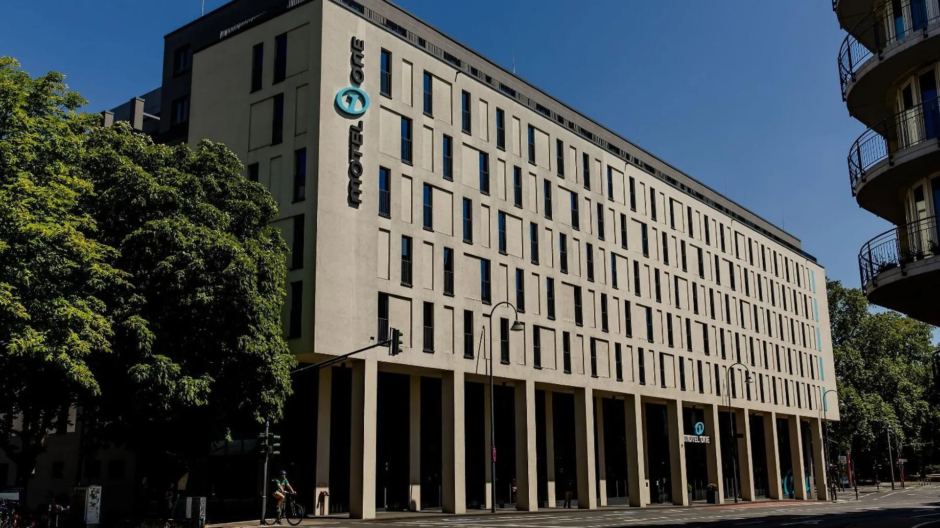 Motel One Koeln-Mediapark Hotel