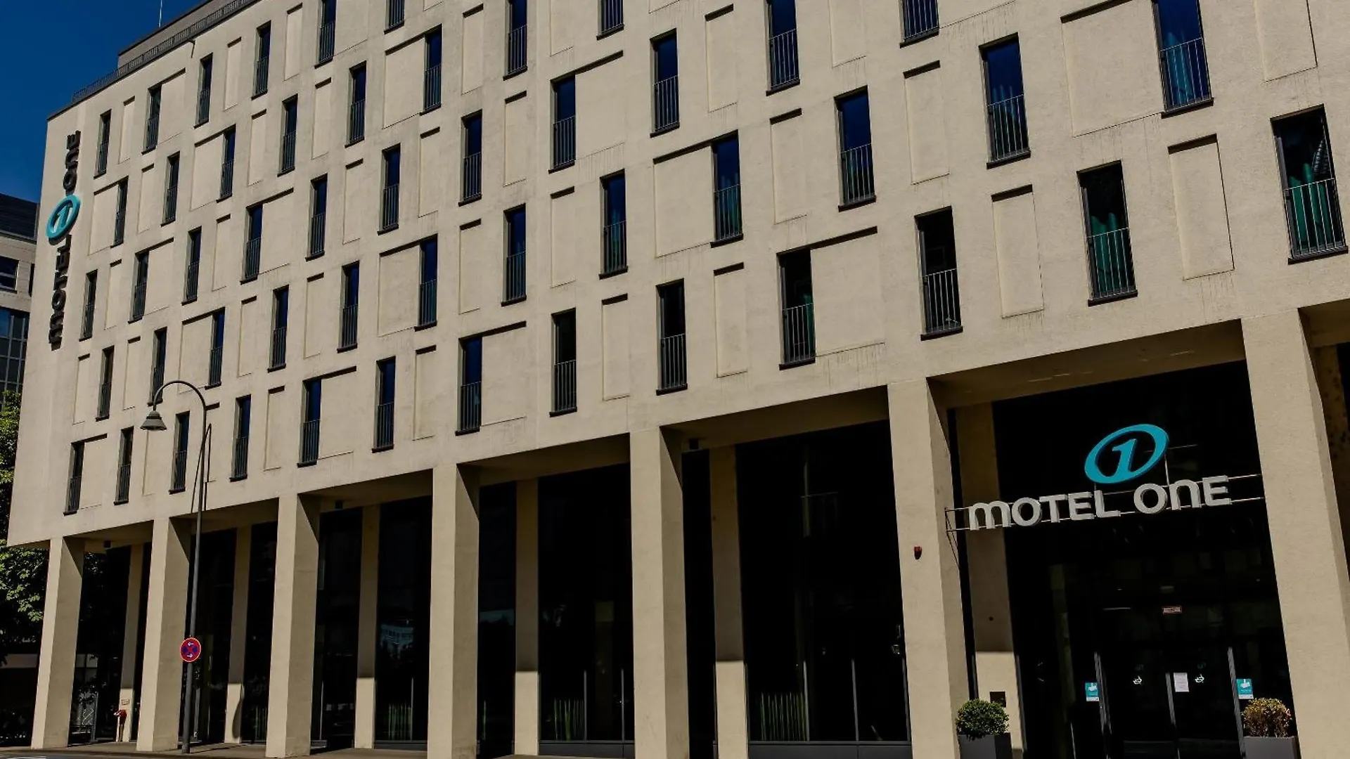 *** Hotel Motel One Koeln-Mediapark Germany